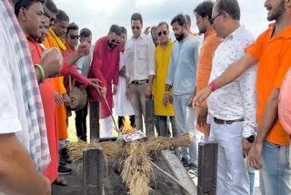 Symbolic cremation of Mahua maitra news