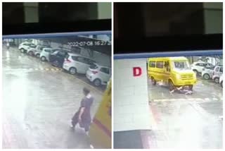 bus hit women in Surat