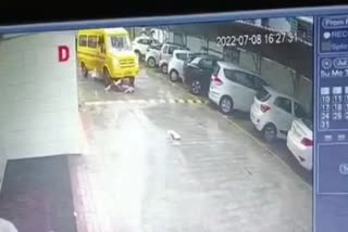 school bus run over Woman in Gujarat