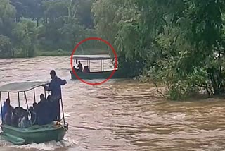 the-boat-was-stucked-in-the-middle-of-river-in-kodagu