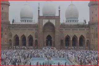 Devotees offer namaz on Eid al-Adha at Jama Masjid