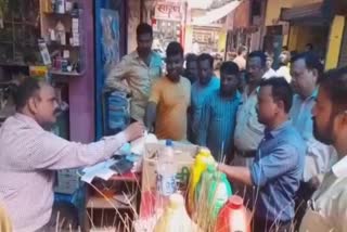Municipal officials raided shops regarding use of banned plastic in Bokaro