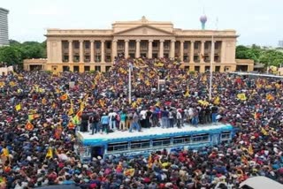 sri lanka crisis protest against rajapaksa  രാജപക്‌സെ പ്രതിഷേധം  രാജപക്‌സെയുടെ വസതിയിൽ നിന്ന് ദശലക്ഷക്കണക്കിന് ശ്രീലങ്കൻ രൂപ കണ്ടെടുത്തതായി പ്രതിഷേധക്കാർ  ശ്രീലങ്കൻ രൂപ കണ്ടെടുത്തു  Millions of rupees at Rajapaksa residence