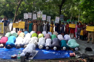 SLST Protesters perform eid namaz at Dharna Stage