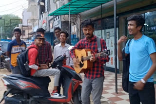 Street performers on streets of Ranchi