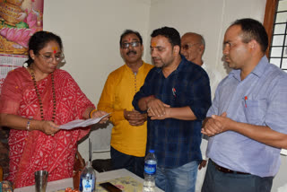 Teachers submitted memorandum to Ritu Khanduri