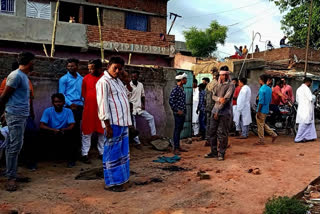 Stone pelting in giridih in same community two sides