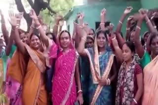 Women campaign against liquor in Dhanbad