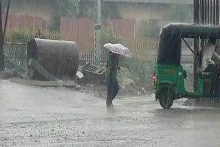 ભારે વરસાદને કારણે આ શહેરમાં જાહેર કરવામાં આવ્યું ઓરેન્જ અને રેડ એલર્ટ