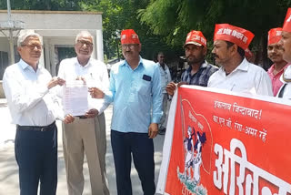 بارہ بنکی میں مرکزی حکومت کے خلاف آل انڈیا کسان سبھا کا احتجاج