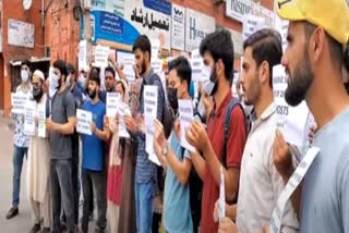 engineering-job-aspirants-protest-in-srinagar-against-delay-in-selection-list