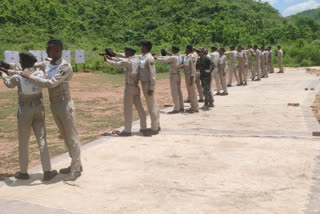 बिहार पुलिस के सिपाहियों की फायरिंग टेस्ट