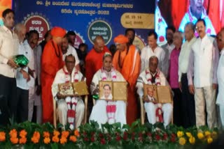 Leader of Opposition Siddaramaiah receives Jayadeva Shri Pradhan Award