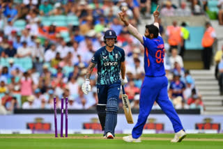 Jasprit Bumrah after win over England  Wicket offered seam and swing movement says Bumrah  India tour of England 2022  Kennington Oval in London  England vs India 1st ODI  ಇಂಗ್ಲೆಂಡ್​ ವಿರುದ್ಧದ ಪಂದ್ಯ ಗೆದ್ದ ಬಳಿಕ ಜಸ್ಪ್ರೀತ್​ ಬುಮ್ರಾ ಮಾತು  ಸೀಮ್​ ಮತ್ತು ಸ್ವಿಂಗ್​ ಬಗ್ಗೆ ಗಮನ ನೀಡಿದ್ದೇವೆ ಎಂದ ಬುಮ್ರಾ  ಭಾರತ ಇಂಗ್ಲೆಂಡ್​ ಪ್ರವಾಸ 2022  ಇಂಗ್ಲೆಂಡ್​ನ ಓವಲ್​ ಮೈದಾನದಲ್ಲಿ ನಡೆದ ಪಂದ್ಯ  ಭಾರತ ಮತ್ತು ಇಂಗ್ಲೆಂಡ್​ ಮಧ್ಯೆ ಮೊದಲ ಏಕದಿನ ಪಂದ್ಯ