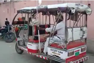 VIDEO OF GLUCOSE BEING OFFERED TO PATIENT ON E RICKSHAW IN UNNAO PURWA CHC GOES VIRAL