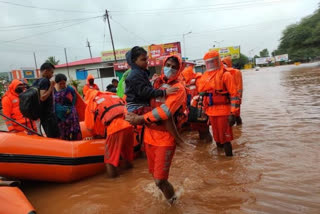 पावसामुळे लोकांचे स्थलांतर