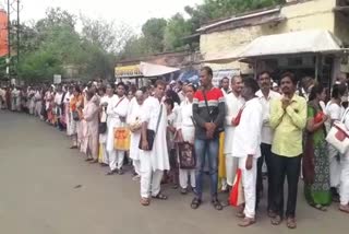 asaram supporters queue outside the Jodhpur jail