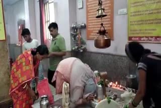 श्रद्धालुओं ने भोले शंकर पर चढ़ाए जल