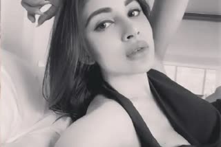 mouni roy