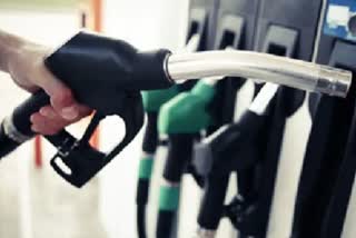 Maha govt cuts VAT on petrol & diesel