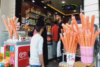 Ice-creams and soft drinks in Kashmir:  گرمی کی شدت، آئس کریم اور کولڈ ڈرنکس کی زبردست مانگ