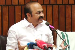 Opposition leader VD Satheesan against Minister Veena George  മരുന്ന് ക്ഷാമമില്ലെന്ന് ആരോഗ്യമന്ത്രി തെറ്റിദ്ധരിപ്പിക്കുന്നു  ആരോഗ്യവകുപ്പിനെതിരെ പ്രതിപക്ഷ നേതാവ്  ആരോഗ്യമന്ത്രി വീണ ജോർജ് വി ഡി സതീശൻ വിവാദം  വീണ ജോർജിനെതിരെ പ്രതിപക്ഷനേതാവ്  VD Satheesan against health department minister