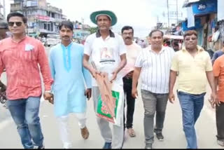 Man Walks 750 km To Meet CM Banerjee
