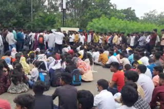 thousands of students protest in front of solapur university against examination system