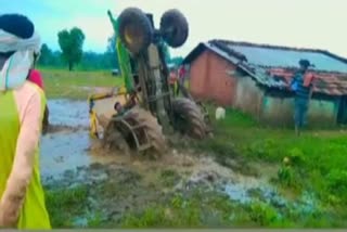 Man crushed when removing tractor from mud