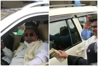 Woman outraged by throwing money at Siddaramaiah escort vehicle, former cm Siddaramaiah visit to Bagalkot, Siddaramaiah news, Bagalkot news, ಸಿದ್ದರಾಮಯ್ಯ ಬೆಂಗಾವಲು ವಾಹನಕ್ಕೆ ಹಣ ಎಸೆದು ಆಕ್ರೋಶ ವ್ಯಕ್ತಪಡಿಸಿದ ಮಹಿಳೆ, ಮಾಜಿ ಸಿಎಂ ಸಿದ್ದರಾಮಯ್ಯ ಬಾಗಲಕೋಟೆಗೆ ಭೇಟಿ, ಸಿದ್ದರಾಮಯ್ಯ ಸುದ್ದಿ, ಬಾಗಲಕೋಟೆ ಸುದ್ದಿ,