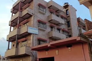 Youth dies after falling from a four-storey building in Koderma