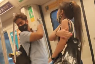 Watch Boy vs girl disagreement on Delhi Metro regarding Zara T shirt turns into fight