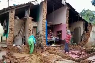 house-wall-collapsed-due-to-rain-in-shivamogga