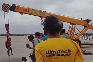 Attempt to open the bridge gate despite the rush of water: video viral