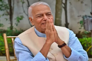 AAP throws its lot with Yashwant Sinha