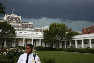 Several vehicles collided due to storm in US, six people killed