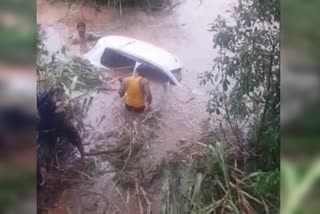 car fell from the bridge into river in Maharashtra Belagavi border