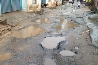 demanded repair of dilapidated road in Giridih