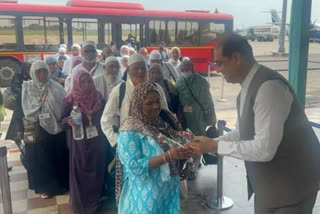 first hajj pilgrims return to lucknow, muhsin raza welcomed