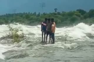 THREE COLLEGE STUDENTS TRAPPED IN METTUR DAM