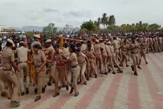 ഇസിആർ ഇന്‍റർനാഷണൽ സ്‌കൂള്‍ വിദ്യാര്‍ഥിനിയുടെ മരണം  സ്‌കൂള്‍ വിദ്യാര്‍ഥിനിയുടെ മരണത്തിൽ ദുരൂഹത  സ്‌കൂള്‍ വിദ്യാര്‍ഥിനിയുടെ മരണത്തിൽ പ്രതിഷേധം  കല്ലാക്കുറിച്ചിയിൽ പ്രതിഷേധം കനക്കുന്നു  കല്ലാക്കുറിച്ചിയിൽ സംഘർഷം  ദുരൂഹ സാഹചര്യത്തില്‍ മരിച്ച നിലയില്‍ വിദ്യാർഥിനി  പ്ലസ് ടു വിദ്യാർഥിനി മരിച്ച സംഭവത്തിൽ സംഘർഷം  protest against death of a girl student kallakkurichi tamilnadu  Violence broke out on Sunday near here as protesters demanding justice over the death of a girl student