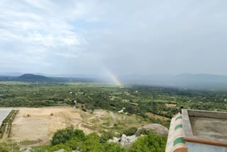 மகாதேவ மலையில் தோன்றிய அழகிய வானவில்