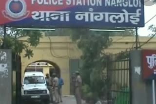 Factory manager arrested for raping minor girl in delhi  delhi pocso  delhi teen raped forced to drink acid  പ്രായപൂർത്തിയാകാത്ത ജീവനക്കാരിക്ക് പീഡനം  പെൺകുട്ടിയുടെ വായിൽ ആസിഡ് ഒഴിച്ച് കൊലപ്പെടുത്താൻ ശ്രമം  പീഡനക്കേസിൽ ഫാക്‌ടറി മാനേജർ അറസ്റ്റിൽ