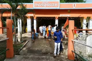 Crowd of devotees for worship at Jharnakund Dham in Koderma