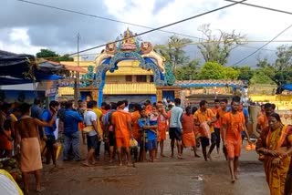 devotees offer prayers to lord shiva in puri lokanath temple on the first monday of sawan month