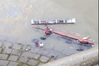 Dhar Breaking News Passenger bus fell in Narmada river