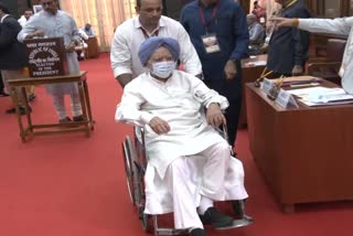 Presidential election 2022: Former PM Manmohan Singh arrives on wheel chair to vote