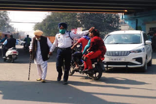 Punjab police make blood donation mandatory for traffic violators  punjab traffic rules  punjab traffic rule violation  traffic police blood donation  പഞ്ചാബ് ട്രാഫിക് നിയമലംഘന ശിക്ഷ  പഞ്ചാബ് ട്രാഫിക് പൊലീസ് നിര്‍ബന്ധിത രക്തദാനം