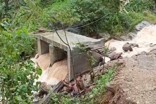 madikeri people use to walk on shoddy bridge