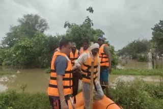 Rescue team rescues five farmers trapped in flood after 24 hours Chandrapur Maharashtra